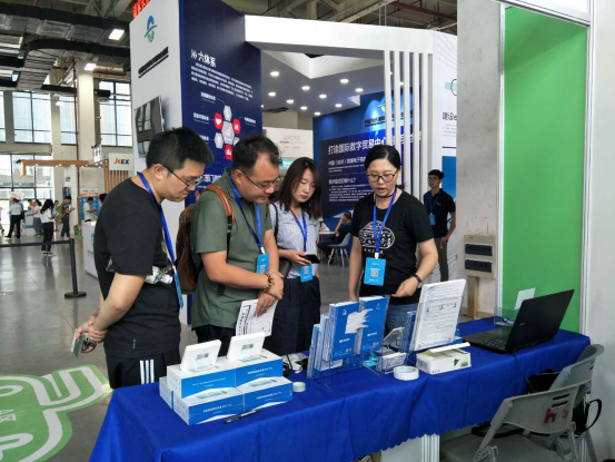 展位咨詢與交流